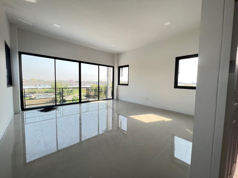 ให้เช่า สำนักงาน ออฟฟิศ  พร้อมโกดัง  สร้างใหม่ คลอง4  ลาดสวาย ลำลูกกา